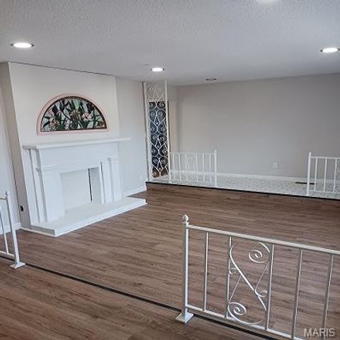 6742 Foxbend Court, Florissant, MO 63033