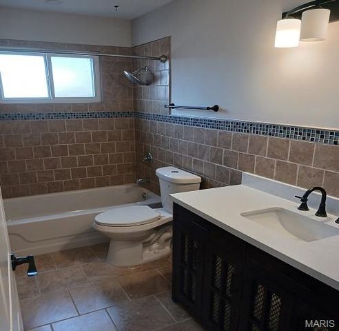 6742 Foxbend Court, Florissant, MO 63033