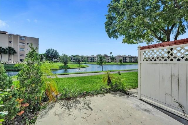 7840 NW 50th St 105, Lauderhill, FL 33351