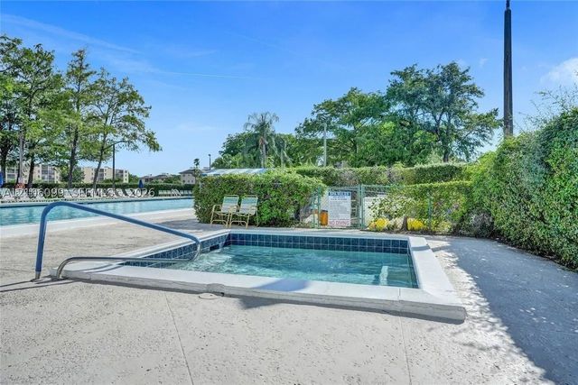 7840 NW 50th St 105, Lauderhill, FL 33351
