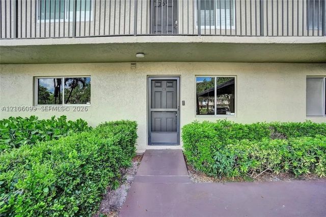 7840 NW 50th St 105, Lauderhill, FL 33351
