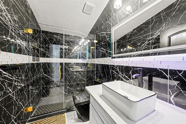 10119 CHIMNEY HILL COURT, Tampa, FL 33615