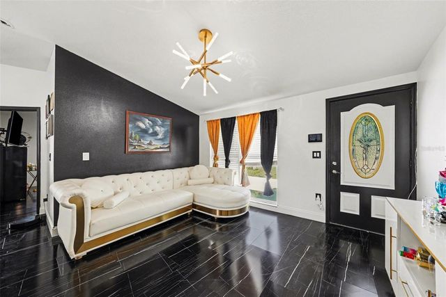 10119 CHIMNEY HILL COURT, Tampa, FL 33615