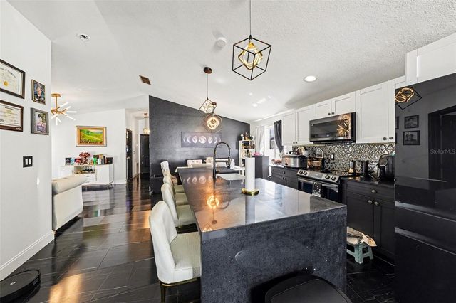 10119 CHIMNEY HILL COURT, Tampa, FL 33615