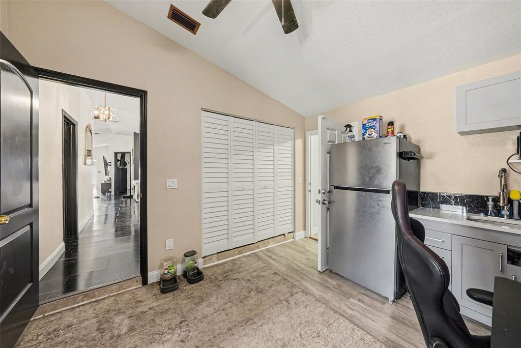 Image 12 of property listing at 10119 CHIMNEY HILL COURT, Tampa, FL 33615