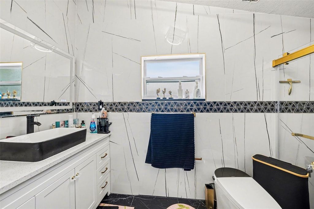 Image 17 of property listing at 10119 CHIMNEY HILL COURT, Tampa, FL 33615