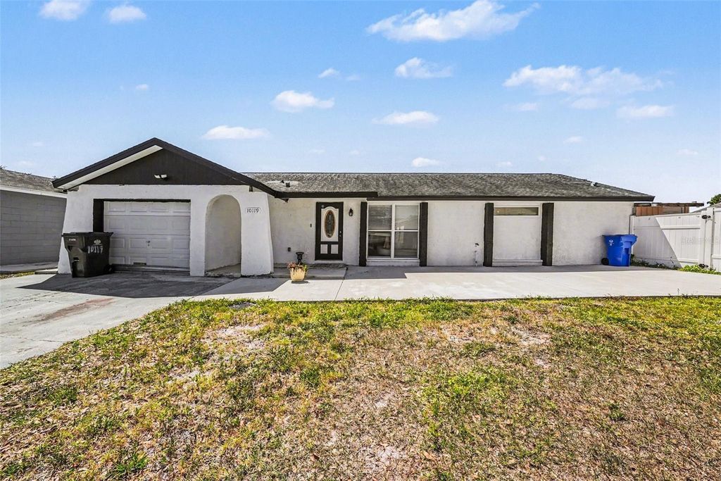 Image 25 of property listing at 10119 CHIMNEY HILL COURT, Tampa, FL 33615