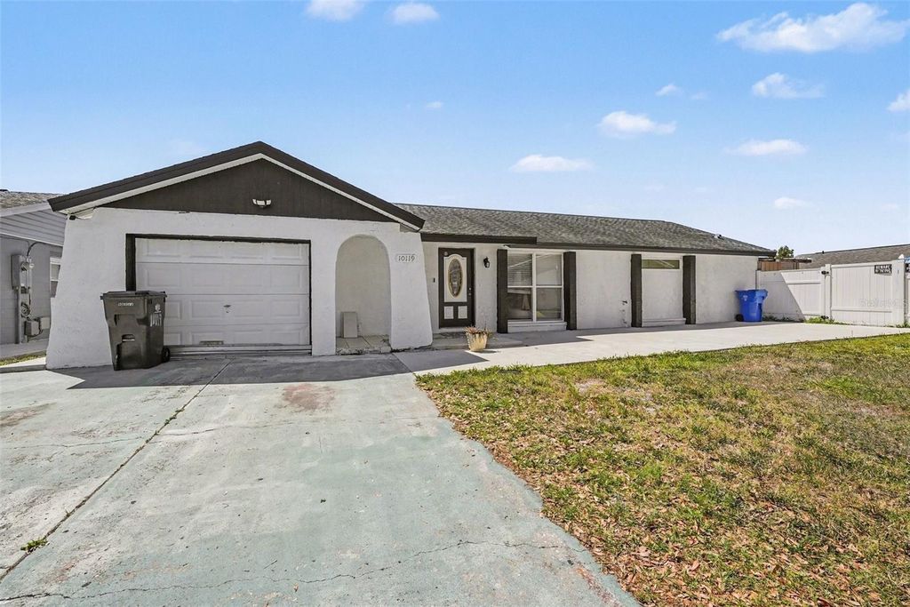 Image 26 of property listing at 10119 CHIMNEY HILL COURT, Tampa, FL 33615