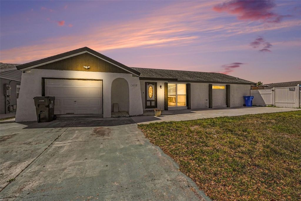 Image 27 of property listing at 10119 CHIMNEY HILL COURT, Tampa, FL 33615