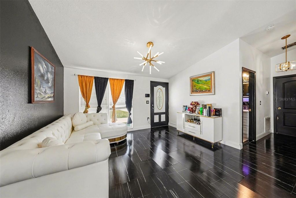 Image 4 of property listing at 10119 CHIMNEY HILL COURT, Tampa, FL 33615