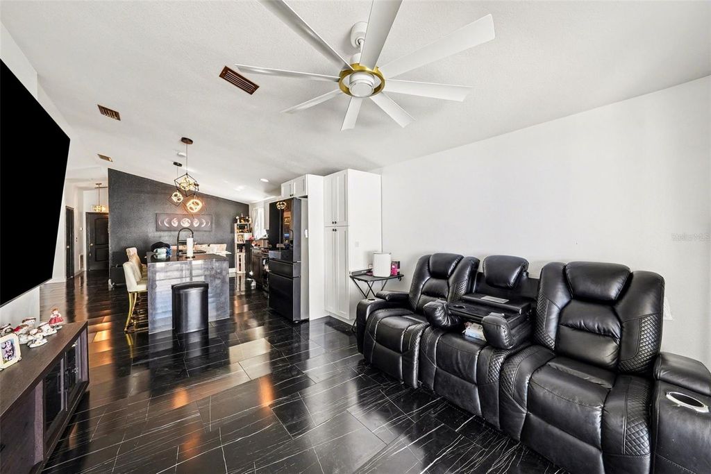 Image 6 of property listing at 10119 CHIMNEY HILL COURT, Tampa, FL 33615