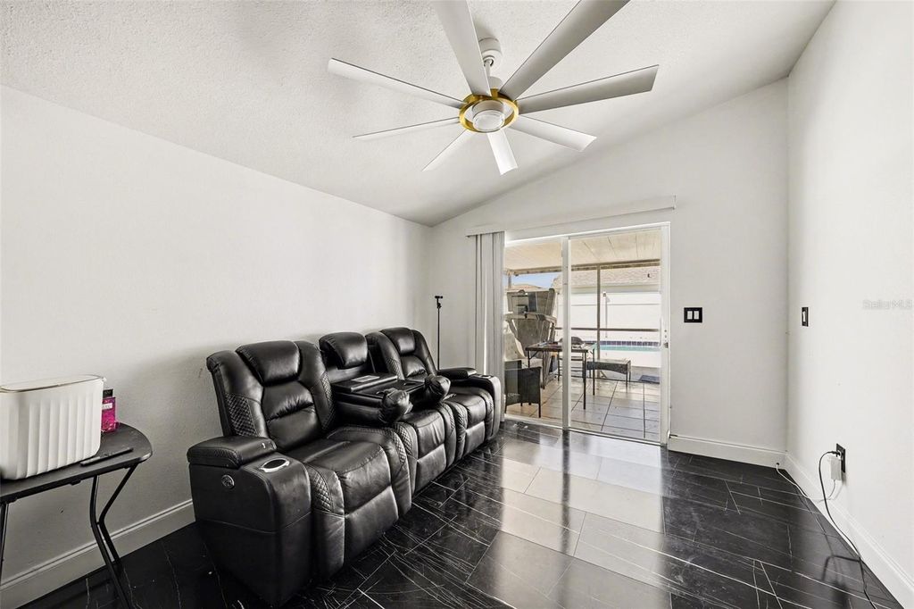 Image 7 of property listing at 10119 CHIMNEY HILL COURT, Tampa, FL 33615