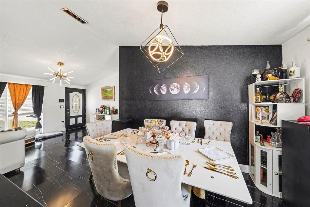 Image 9 of property listing at 10119 CHIMNEY HILL COURT, Tampa, FL 33615