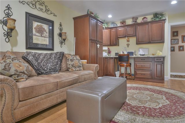 196 N Fairway Drive, Lake Arrowhead, CA 92352