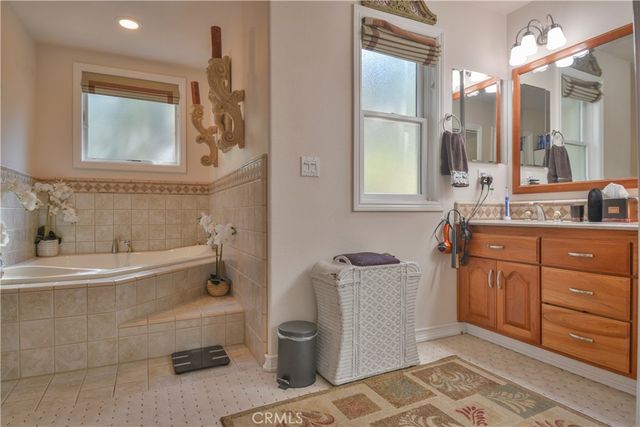 196 N Fairway Drive, Lake Arrowhead, CA 92352