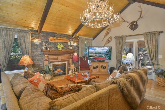 196 N Fairway Drive, Lake Arrowhead, CA 92352