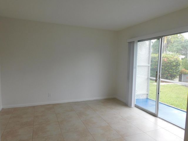 640 SE 2nd Avenue 103, Boynton Beach, FL 33435