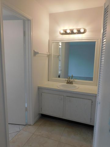 640 SE 2nd Avenue 103, Boynton Beach, FL 33435