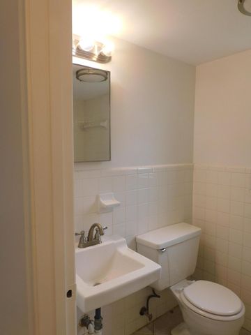 640 SE 2nd Avenue 103, Boynton Beach, FL 33435