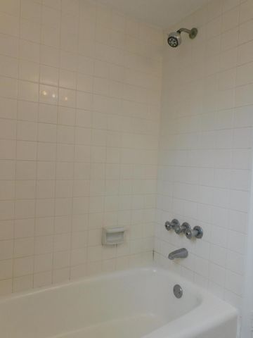640 SE 2nd Avenue 103, Boynton Beach, FL 33435