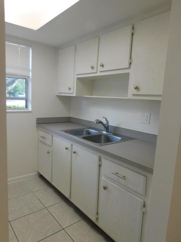 640 SE 2nd Avenue 103, Boynton Beach, FL 33435