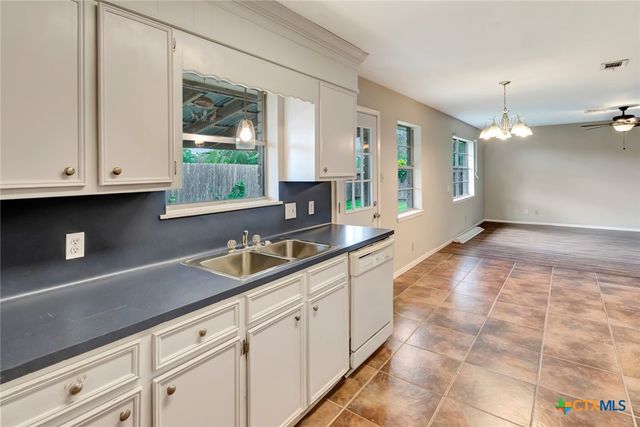 247 Goldenrod Avenue, Victoria, TX 77904