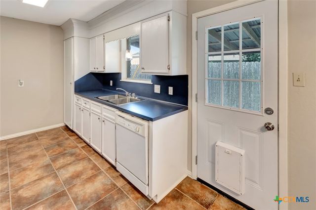 247 Goldenrod Avenue, Victoria, TX 77904