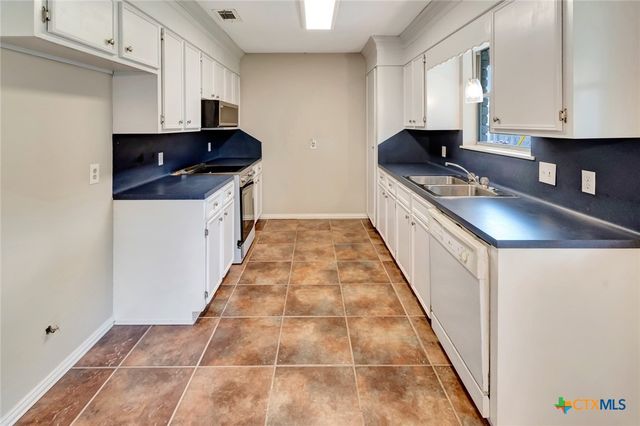 247 Goldenrod Avenue, Victoria, TX 77904