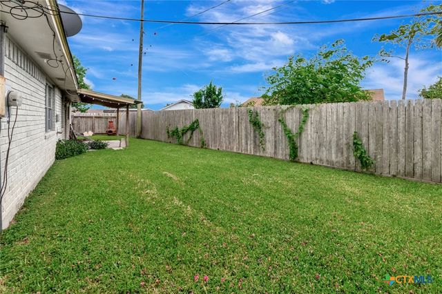 247 Goldenrod Avenue, Victoria, TX 77904