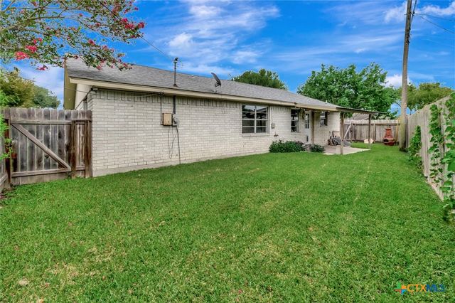 247 Goldenrod Avenue, Victoria, TX 77904