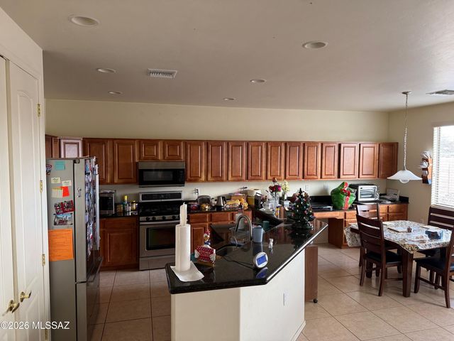 1476 W Big Room Place, Benson, AZ 85602