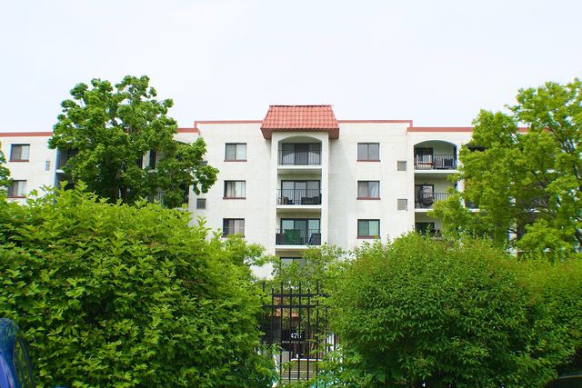 475 Plum Creek Drive 104, Wheeling, IL 60090