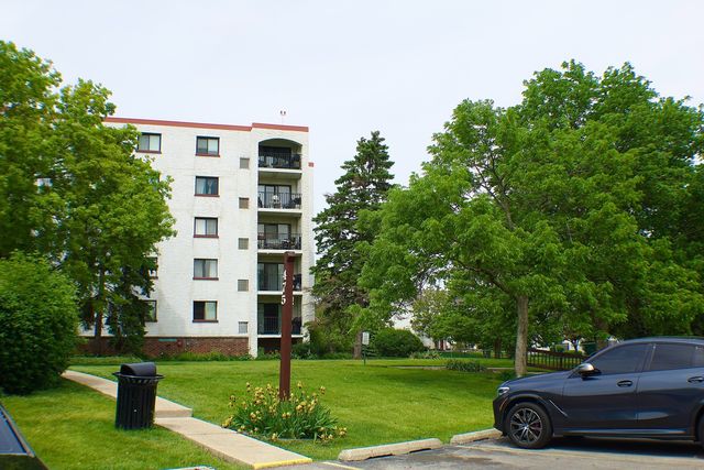 475 Plum Creek Drive 104, Wheeling, IL 60090