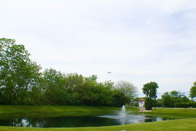 475 Plum Creek Drive 104, Wheeling, IL 60090