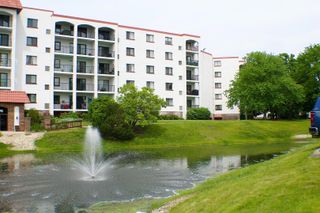 475 Plum Creek Drive 104, Wheeling, IL 60090