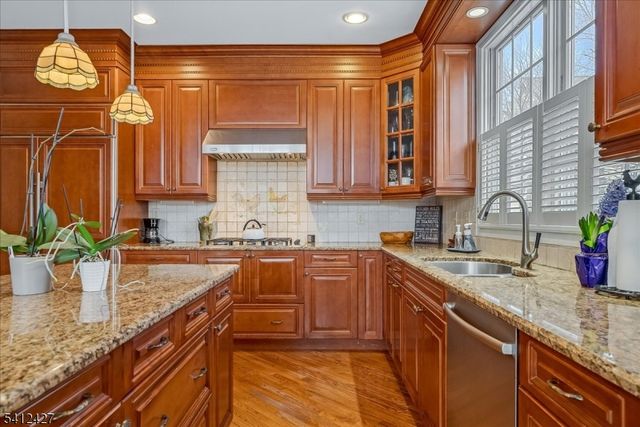 71 Schindler Way, Fairfield Twp., NJ 07004