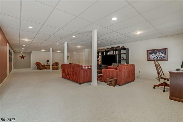 71 Schindler Way, Fairfield Twp., NJ 07004