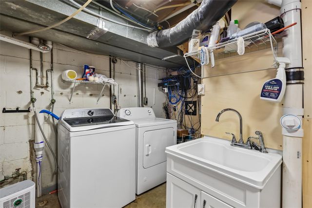 1035 Market Street, Carlisle, IA 50047