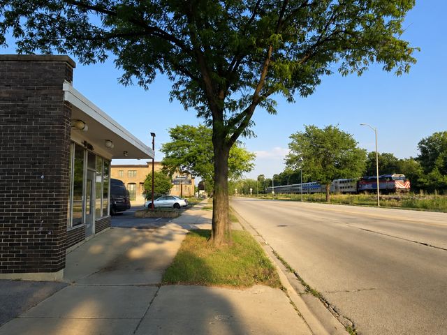 1612 W Northwest Highway, Arlington Heights, IL 60004