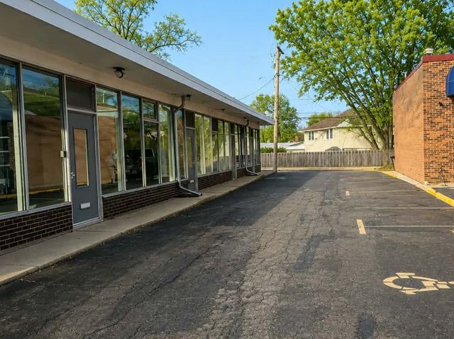 1612 W Northwest Highway, Arlington Heights, IL 60004