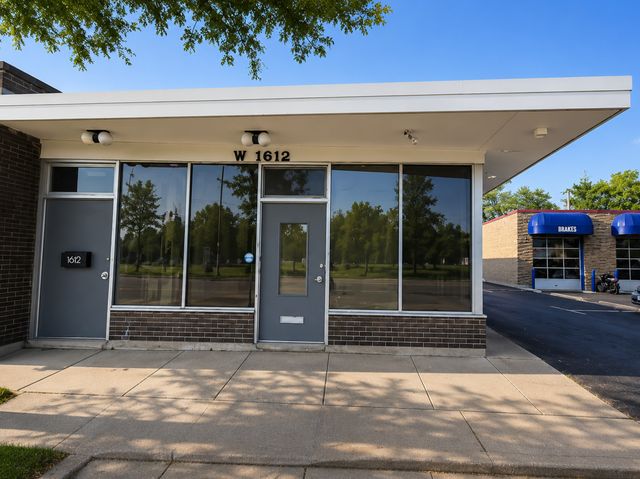1612 W Northwest Highway, Arlington Heights, IL 60004