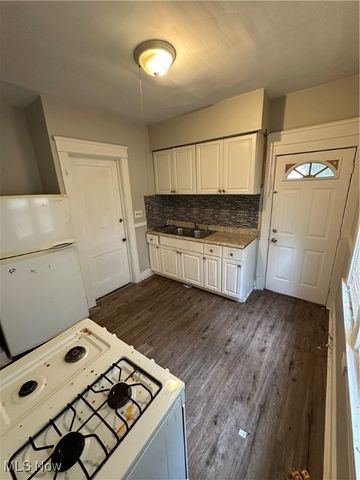 2099 W 81st Street Down, Cleveland, OH 44102