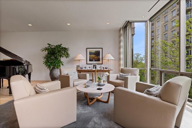 422 W Deming Place 4, Chicago, IL 60614
