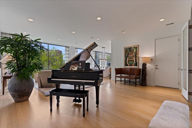 422 W Deming Place 4, Chicago, IL 60614