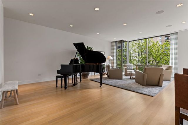 422 W Deming Place 4, Chicago, IL 60614