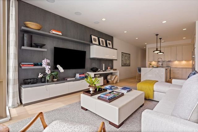 422 W Deming Place 4, Chicago, IL 60614