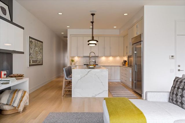 422 W Deming Place 4, Chicago, IL 60614