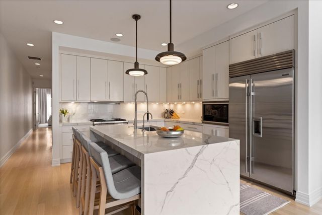 422 W Deming Place 4, Chicago, IL 60614