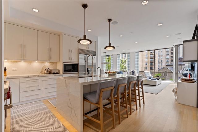 422 W Deming Place 4, Chicago, IL 60614