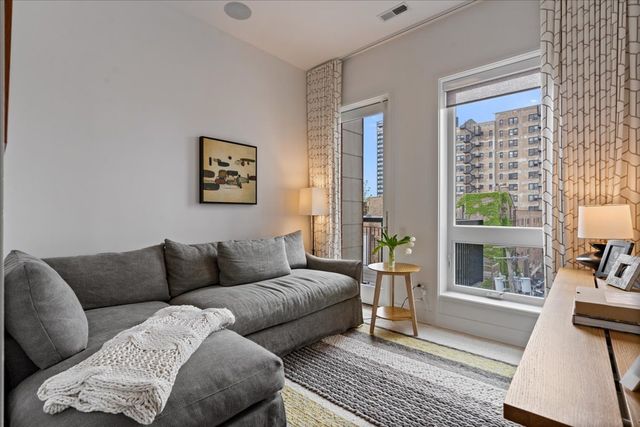 422 W Deming Place 4, Chicago, IL 60614